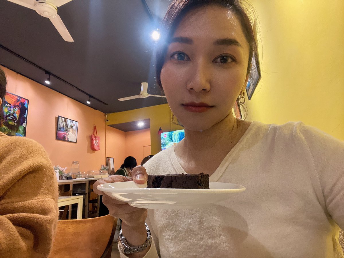 來個甜點🍮，不如來個刺激。
誰可以給我刺激一點嗎？
眼神真好渴望🤩！ https://t.co/HciSHRQR10