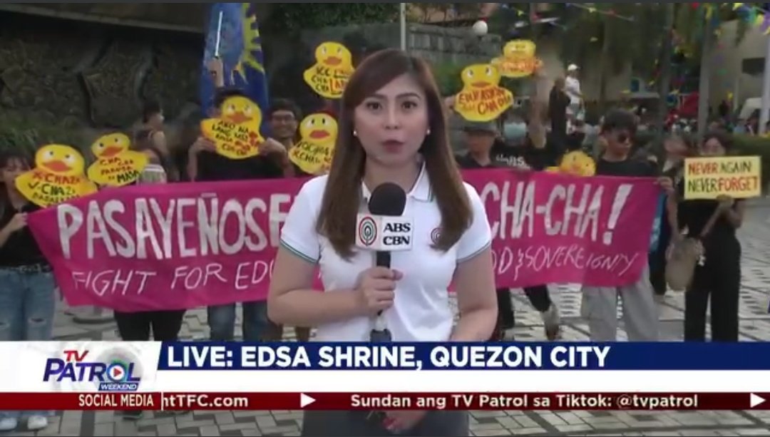 Our duckies made it to ABS-CBN to say NO TO CHA-CHA!

Pasayeños and duckies: Maki-QUACK QUACK, wag matakot!

#EDSA38
#PasayeñoBalikEDSA