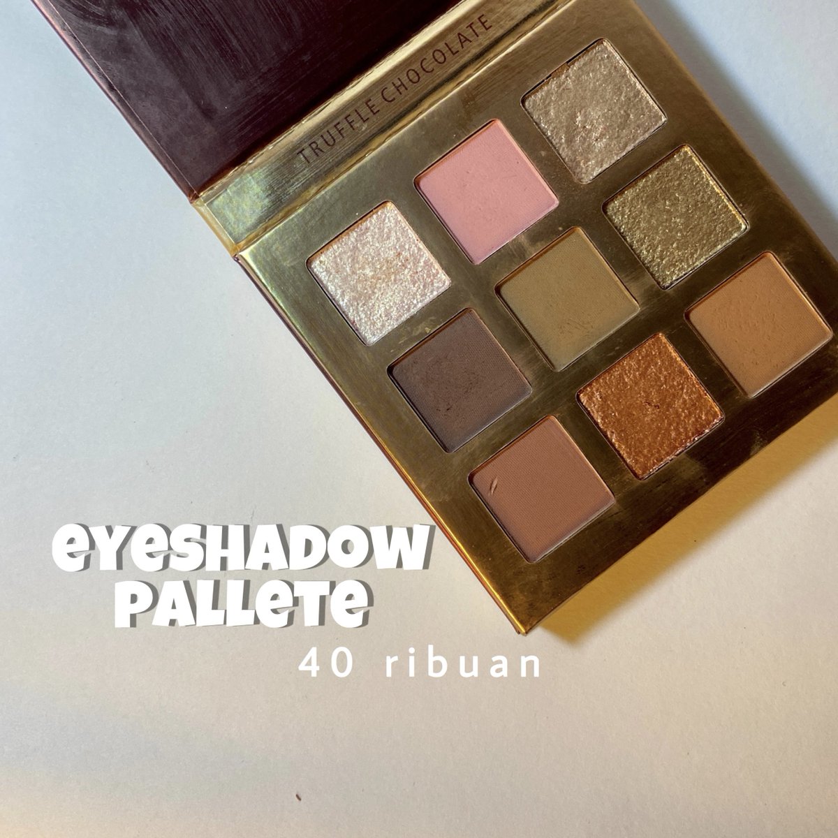rachiecha's tweet photo. eyeshadow pallete dominan warna yg browny. jadi, bagi yg kulitnya medium to tan skin aman pake warna-warna gini

pigmentasinya juga baguus kok apalagi shimmernya uh mantap #makeupcaca https://t.co/32ZtRU2Kbl