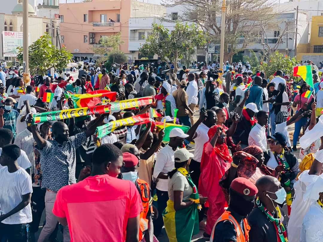 Elhadjika17's tweet photo. Le Peuple Sénégalais #REMERCIE Le Président @Macky_Sall 🇸🇳
Marche pacifique ce samedi 24 Février 2024.
@France24_fr @RFI @TF1 @TV5MONDE @bbcafrique #Senegal https://t.co/gk6WCrIDWd