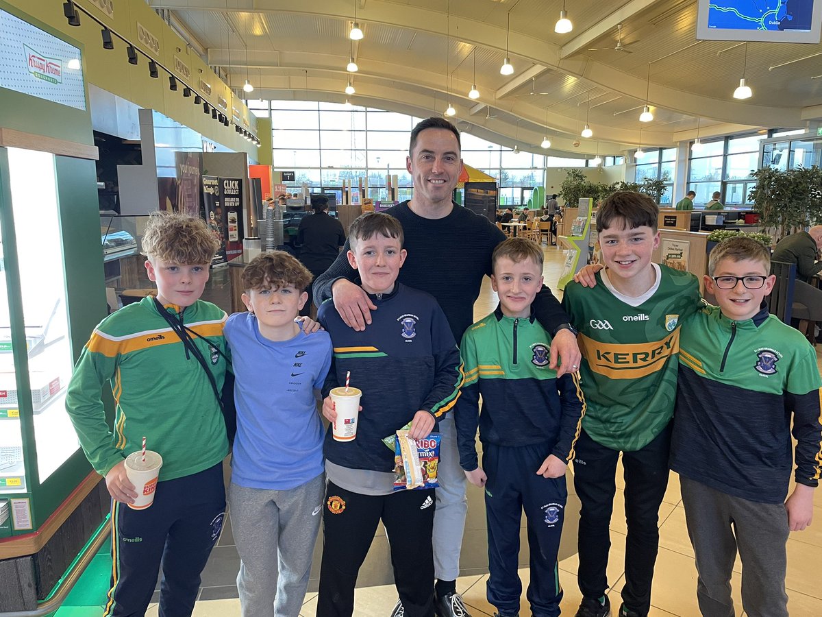 stlouisgrammar's tweet photo. Wonderful trip to Croke Park last night with our Year 8 and 9 teams.
Fantastic to meet two legends of the game @AaronKernan and @alanbrogan13
#dublinkerry #kingconn https://t.co/TwjfHsttwL