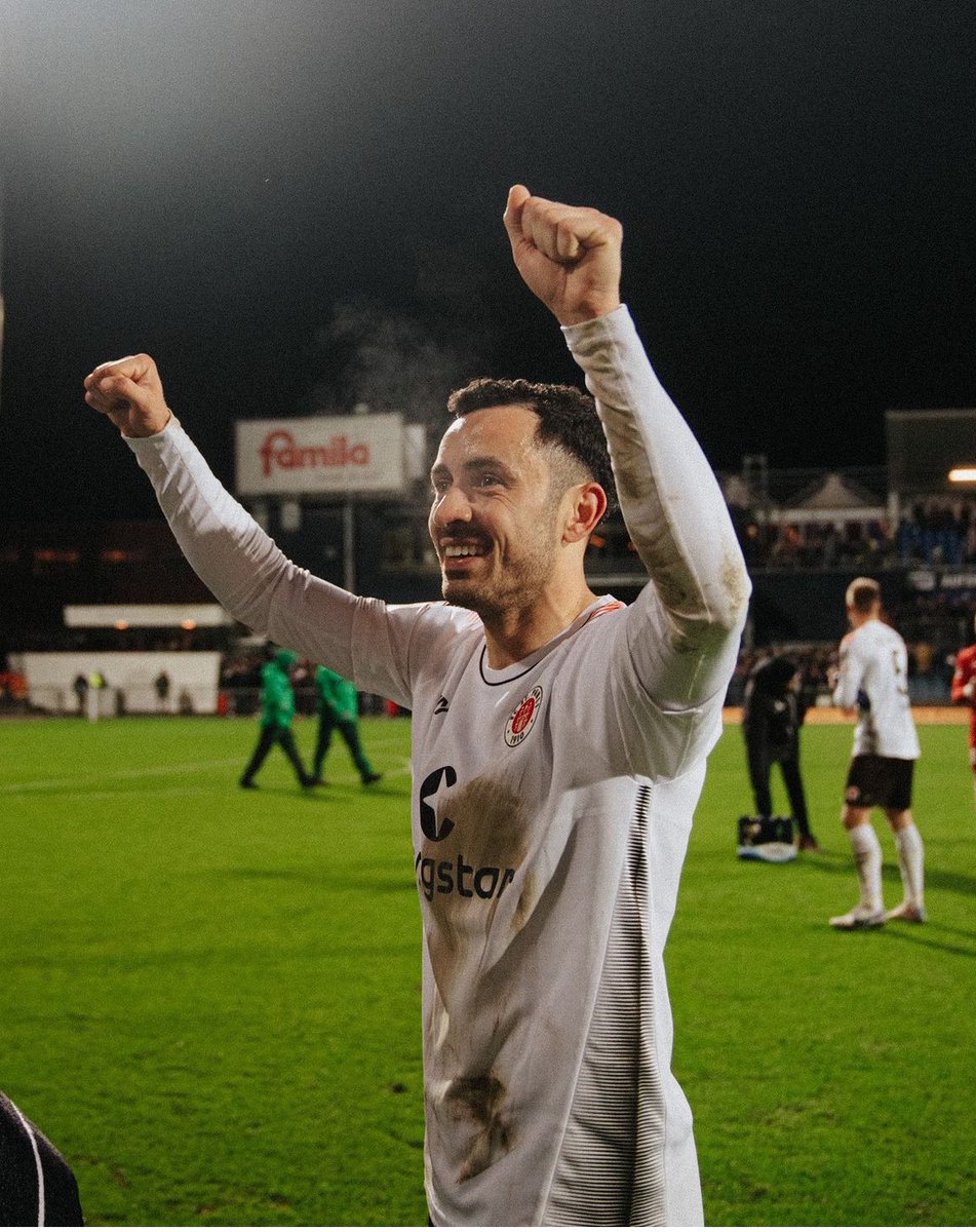 ManosSaliakas's tweet photo. 🤍🤎✊🏻🏴‍☠️@fcstpauli https://t.co/TcoJL9KQUB