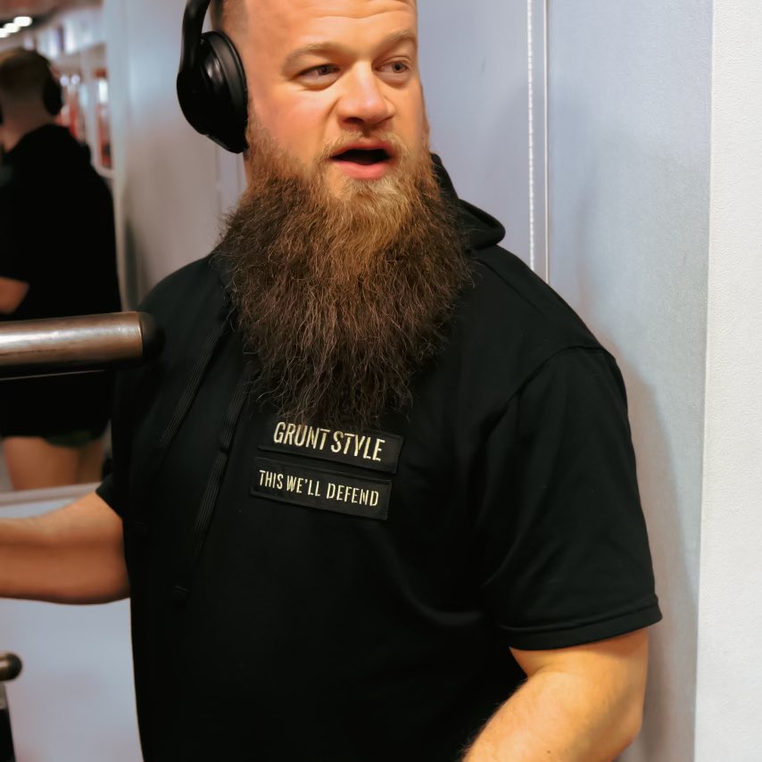 yard_gnome_'s tweet photo. Big shouts to my man @VisiVTV for throwing together a little @Gruntstyle photo shoot while we are out at @LootFestEvent!  

These look beautiful and more to come … (some familiar characters may appear).  #hungoverAF #gruntstyle #thiswelldefend #gsfam https://t.co/3P0XYauG2E