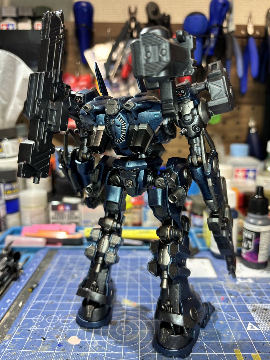 なんとか武装まで基本塗装済みました！
なんかもうこのままトップコート吹いて完成にしても良いくらいな感じですが、これからちょっとウェザリングしていきます
3月10日までに終わるかな〜