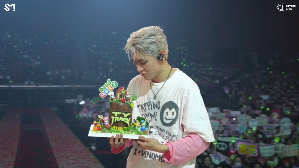 they knew he was gonna cry today and immediately ordered an animal crossing themed cake to combat it