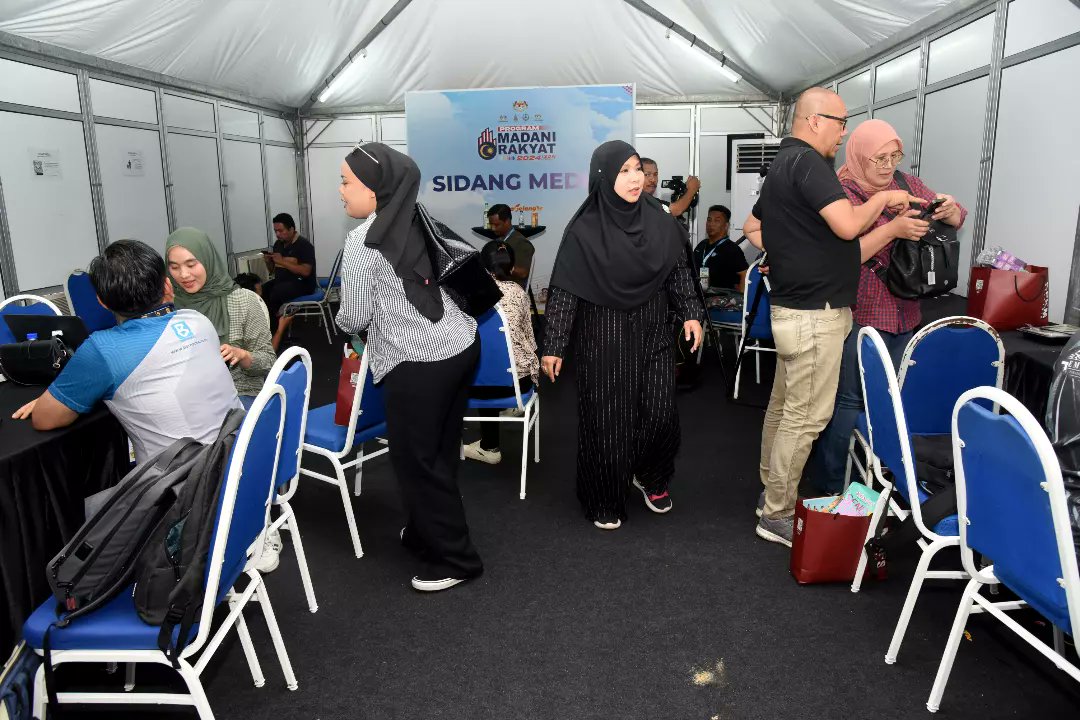 japenselangor1's tweet image. Pusat Media Program MADANI Rakyat Zon Tengah

Jurufoto : Hazlina Tajuddin

#MalaysiaMADANI
#ProgramMADANIRakyat
#JabatanPenerangan
#JaPenSelangor