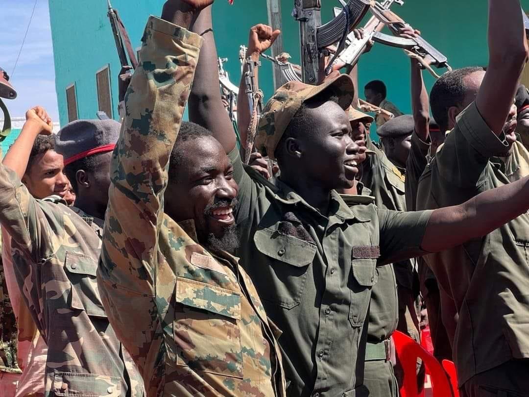 الجيش السوداني يدمر 56 عربة قتالية بكامل عتادها الحربي و15عربة تندرا تتبع لمليشيا التمرد كانت في طريقها من الكفرة الليبية إلى منطقة الزُرق بشمال دارفور.