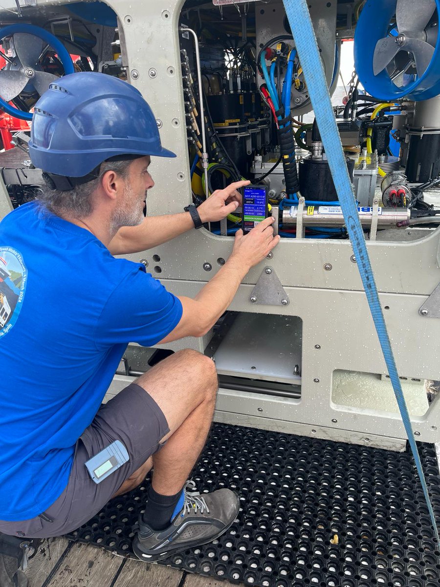 ElectricBlue (@electricbluecrl) on Twitter photo Logging at 900 meters: check!
Logging at 1500 meters: check!
<a href="/jcanningclode/">João Canning Clode</a> and <a href="/MARE_Madeira/">MARE-Madeira I Aquatic Research Institute</a> aboard <a href="/GEOMAR_en/">GEOMAR_en</a>'s vessel #MERIAN testing our #envloggers attached to #Phoca #ROV and to a #CTD Rosette. #DeepSea cruise in #Madeira Logging at 900 meters: check!
Logging at 1500 meters: check!
<a href="/jcanningclode/">João Canning Clode</a> and <a href="/MARE_Madeira/">MARE-Madeira I Aquatic Research Institute</a> aboard <a href="/GEOMAR_en/">GEOMAR_en</a>'s vessel #MERIAN testing our #envloggers attached to #Phoca #ROV and to a #CTD Rosette. #DeepSea cruise in #Madeira