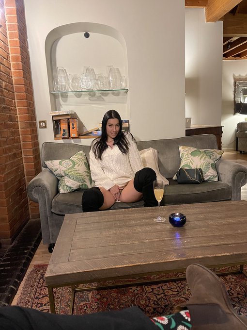 POV - we go for drinks 👀😏  50% off in the comments 😜 https://t.co/BnsHgjwqYV