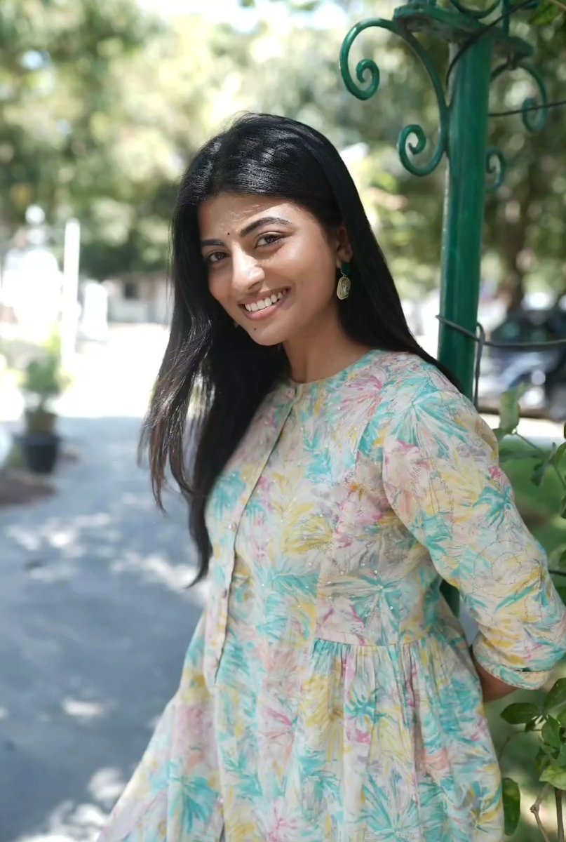 anandhikayaloff's tweet image. Sunkissed 😊❤️✨

#anandhi #kayalanandhi #sunkissed #mangai