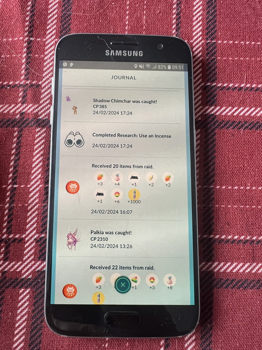 chloeawarren's tweet photo. @NianticHelp Hi Niantic, upon completing an Origin Dialga raid. My partner’s daughter was booted out &amp; was not able to attempt the catch encounter. 
You can see in these pics, she was successful &amp; rewarded items from the raid but not the pokemon encounter. 
Please help! https://t.co/Amqn3zk5Lk