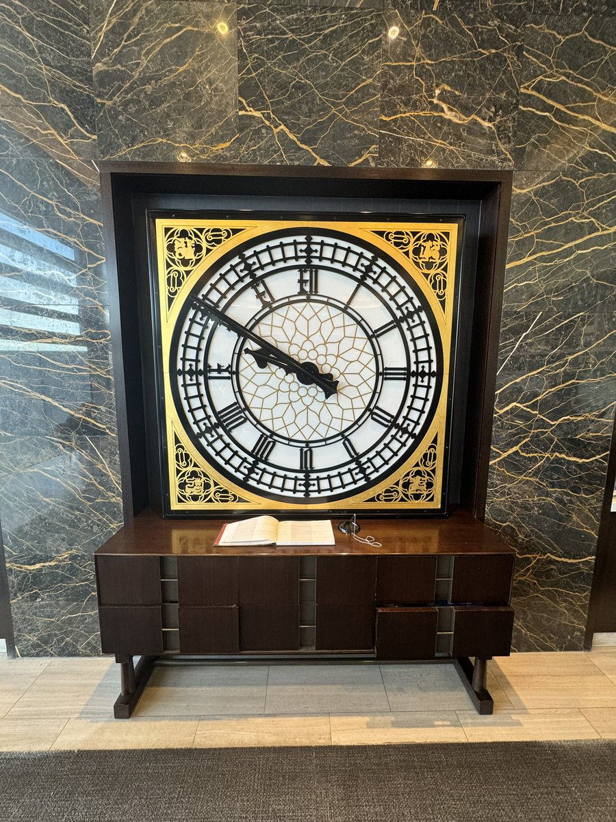 While not as famous as the real Big Ben clock tower at Westminster, this Big Ben resides in one of my favorite @united Clubs at @HeathrowAirport. Wonderful visit as always @ammyheathrow! @KevinMortimer29 @mileageplusmike @arvind_garcha