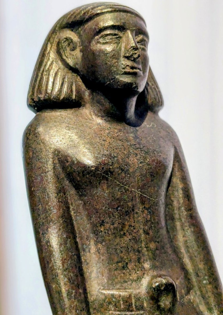 On #StatueSunday and after discussing the case with <a href="/Schreiberland/">Dan Schreiber</a> this week, a reminder of the fascinating research <a href="/kia_z/">Chiara Zuanni</a> put into understanding the phenomenon of <a href="/McrMuseum/">Manchester Museum</a>'s "Spinning Statuette" 
tandfonline.com/doi/abs/10.108…