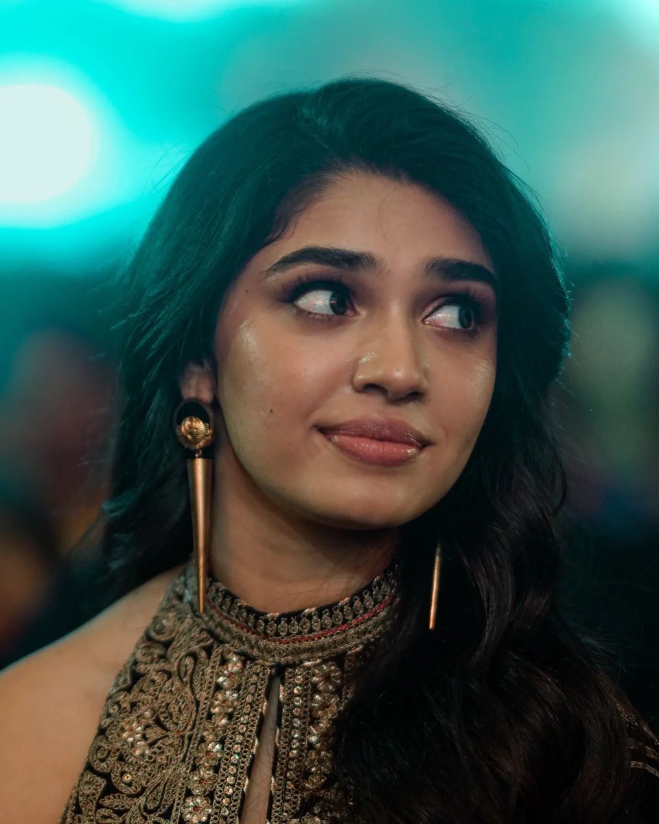 You_We_12's tweet photo. #KrithiShetty Dancing For #BulletSong ๐ her face and lips๐๐๐๐๐๐ฅณ๐ฅณ๐ฅณ๐ฅณ
@IamKrithiShetty #Krithi #VidaaMuyarchi https://t.co/PIuyllc3qA