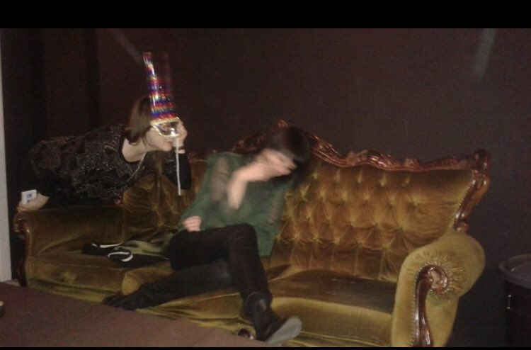 SukieLSmith's tweet photo. A while ago on tour , #italy #ontheroad #commediadellarte #musician #superjoy xx @minnow_ette https://t.co/pbcMd0Ne3v