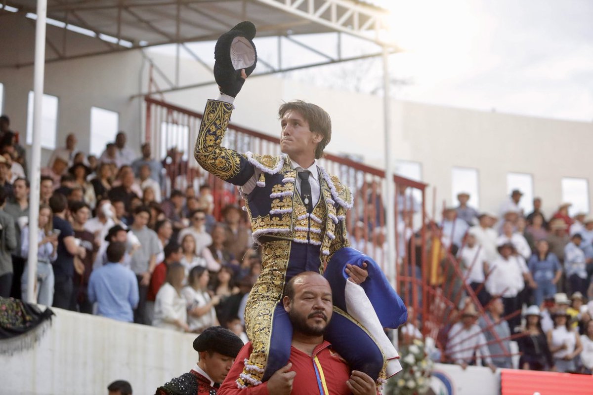 Lerdo. Tres orejas. Les disfruté y les sentí.

#ConGdeGilio