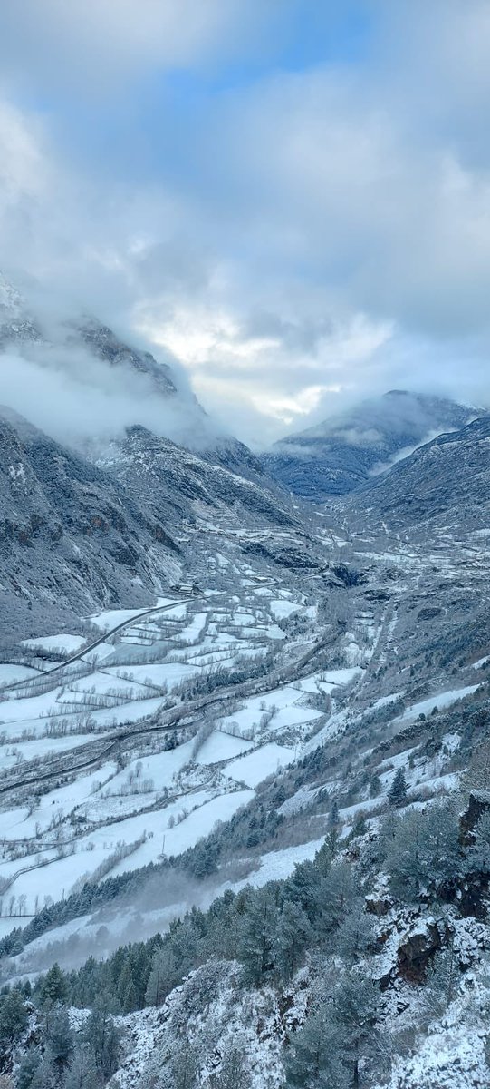 Així tenim la @ValldeBoi ❄️❄️❄️
T’ho perdràs????
#eltempstv3 #valldeboi #onelspirineustoquenelcel #meteo #meteocat #eltemps #neu #snow #meteopirineus #meteopirineos #pirineus #pirineos #pyreenes #meteomauri #camidelpago #boi #boí #durro #barruera