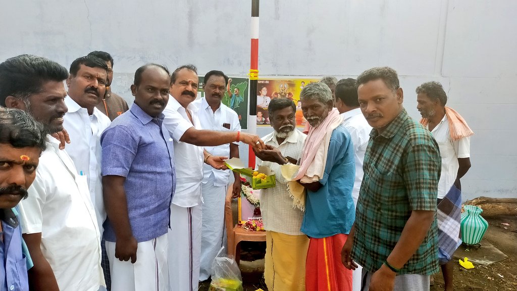 AbdulsamathuN's tweet photo. புரட்சித்தமிழர் ஆணைக்கிணங்க
#AMMA76 பிறந்தநாள் விழா கொண்டாட்டம்.!

பழனி சட்டமன்ற தொகுதி கிழக்கு ஒன்றியம், கரிகாரன்புதூர் ஊராட்சி
சண்முகம்பாறை கிளையில் கலந்து கொண்ட தருணம்.
#AbdulsamathuN
#தமிழர்உரிமைமீட்ட_அம்மா #ADMK_MDU

@EPSTamilNadu
@AIADMKITWINGOFL @satyenaiadmk 
@NewsJTamil https://t.co/TS4gZDywFs