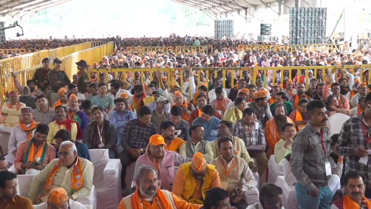 BJP4MP's tweet image. भाजपा हमारे कार्यकर्ताओं के समर्पणभाव के चलते चुनाव जीतती है। 

मध्यप्रदेश हमारे संगठन की भूमि है। कमल की भूमि है। हमारे प्रेरणापुरुष राजमाता सिंधिया एवं कुशाभाऊ ठाकरे जी की भूमि है। 

 - केन्द्रीय गृह एवं सहकारिता मंत्री श्री @AmitShah 

#AmitShahInMP