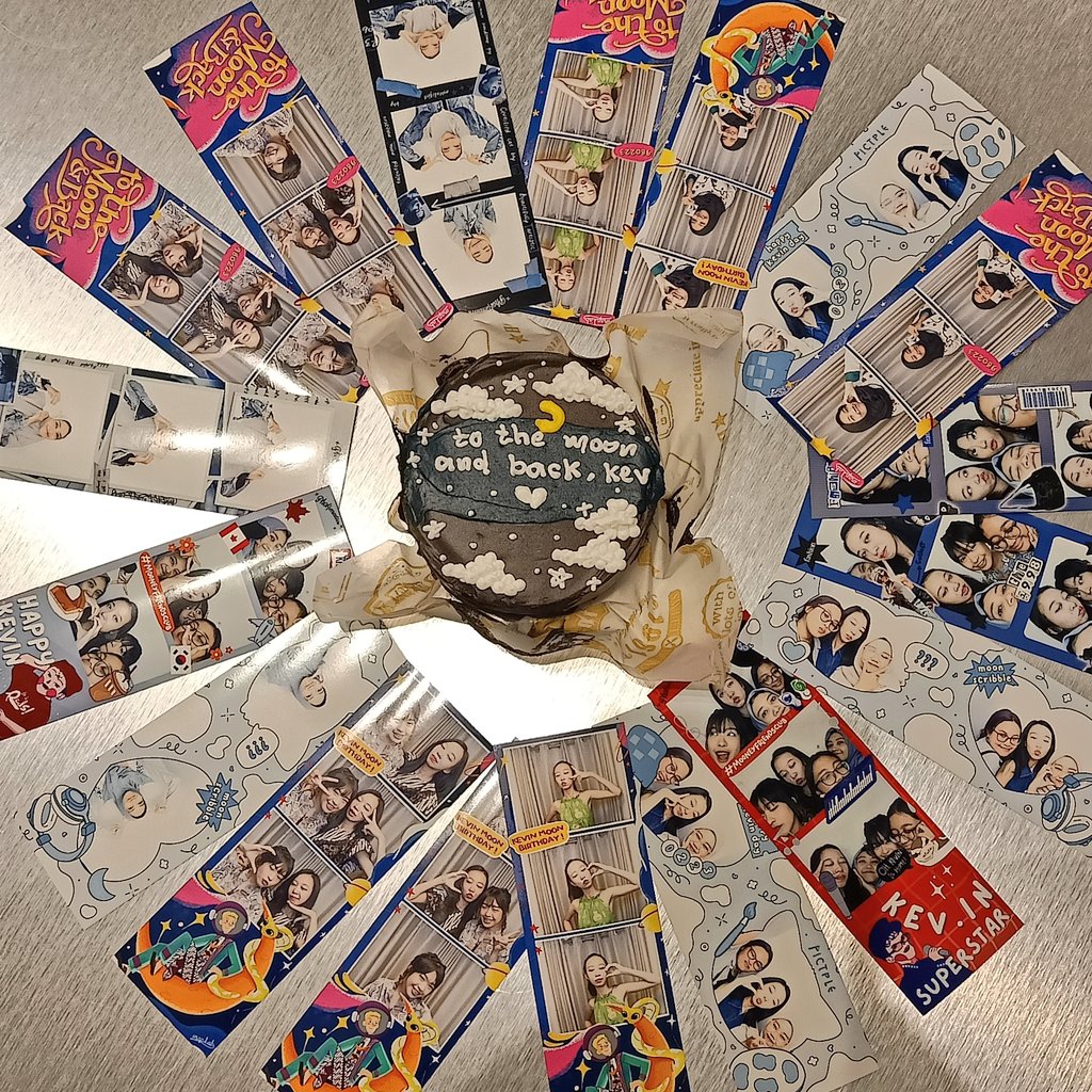 fromchels__'s tweet photo. 👋🏻
w/ @moonieownsme @mooneykebbie
@newthopia

 #KevIN_27th_Orbit #OurMoon_KevIN_Day #MoonMagazine #MooneyFriendsClub #KEV_INSUPERSTAR
#MoonlightMontessori
#mooneyhoney https://t.co/H6ivSxWS0I
