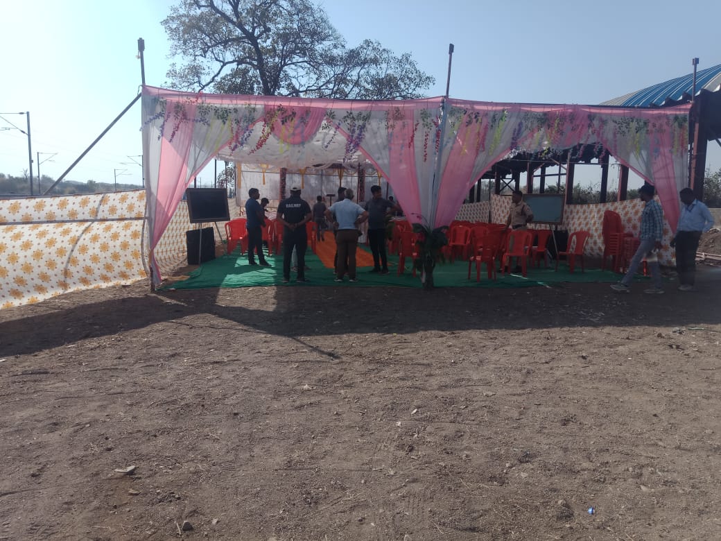 wrbctcontest's tweet photo. Entrance gate at RUB 61 Lakkadkot station. #AmritBharatStationScheme https://t.co/UavDbDezpS