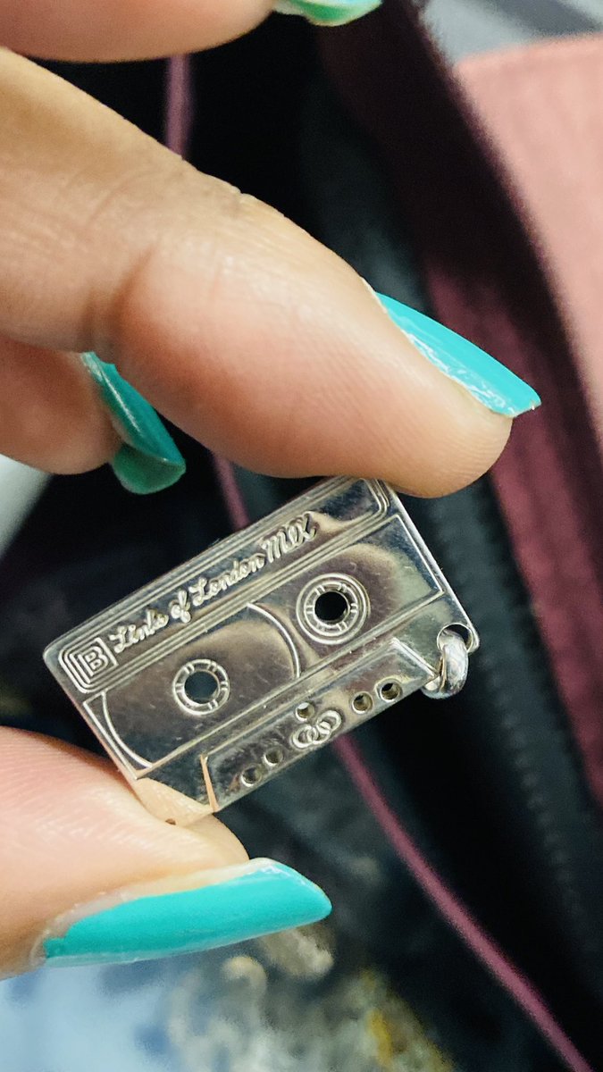 InfoAffair's tweet photo. Loving this cassette tape charm
🎶 message to purchase
#sterlingsilver #linksoflondon https://t.co/7VnrdEKYj8