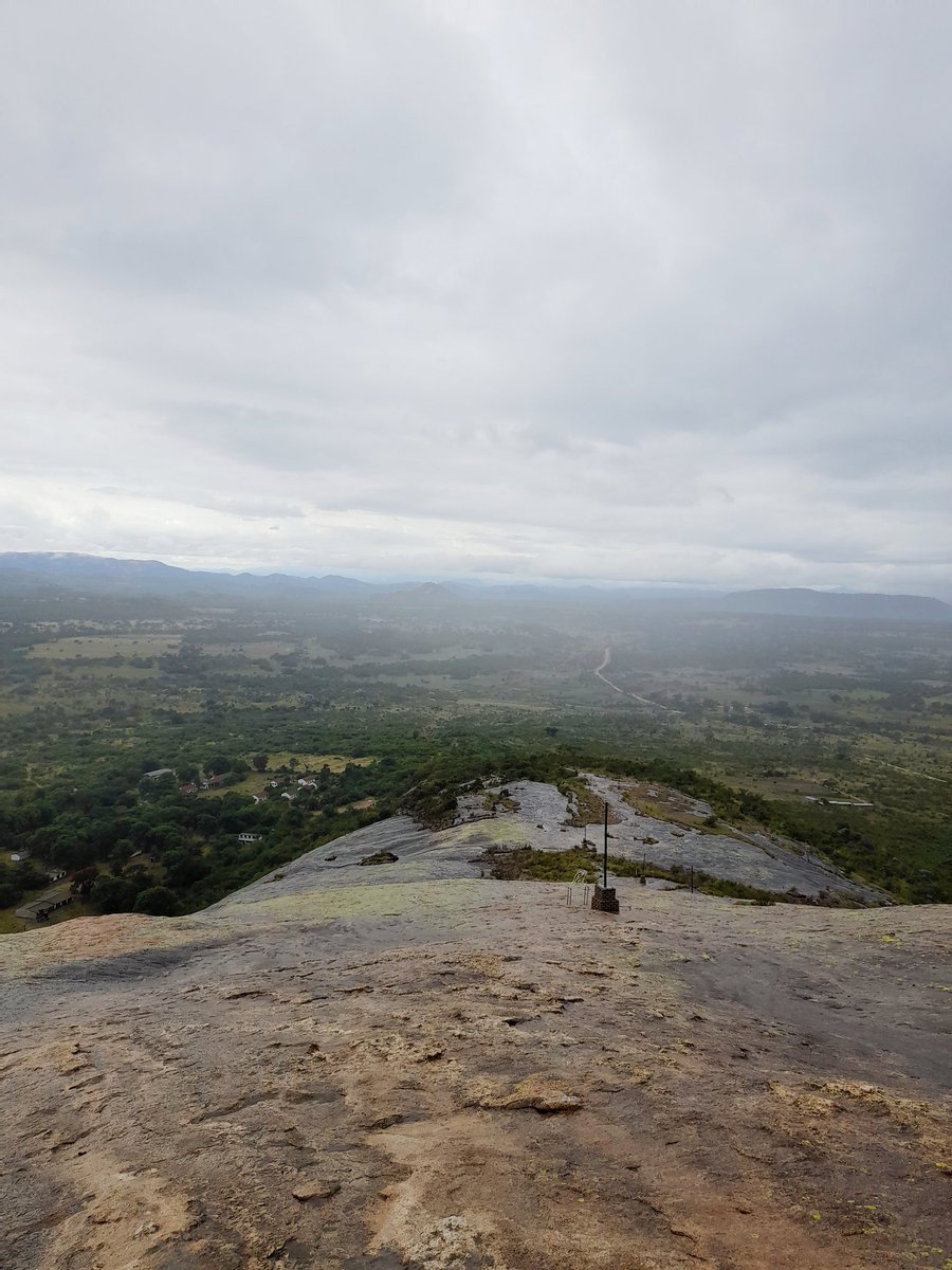 sharonmufaro's tweet photo. I hiked Mutemwa Mountain.
Mutemwa Mountain is a sacred place of prayer. It is believed that when you come to pray in Mutemwa, your desires will come true. Mutemwa is where John Bradburne, a revered figure in the Catholic Church, used to come for prayer. #visitMutoko #visitZim https://t.co/kSkyaGrAbs