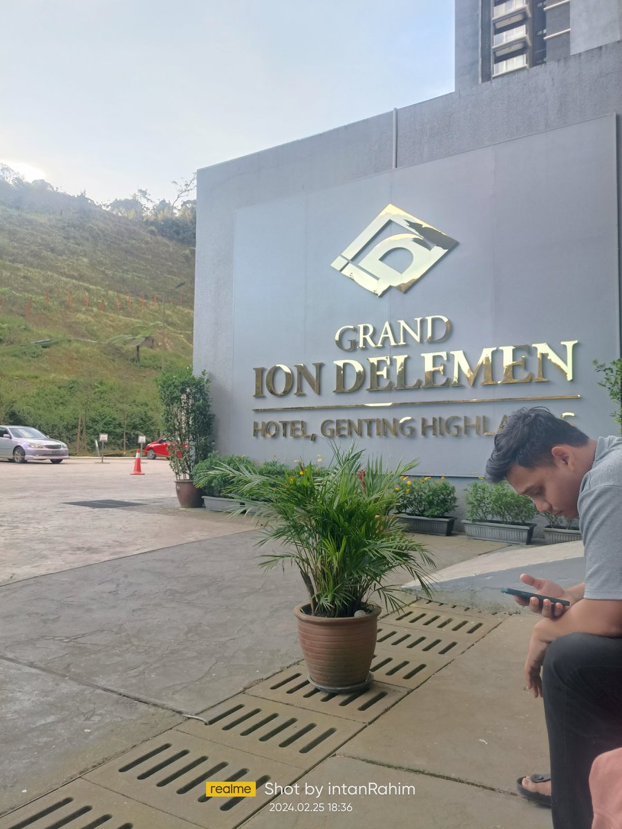 IntanSamsiah's tweet photo. Di puncak https://t.co/n6Hy0V2ujM