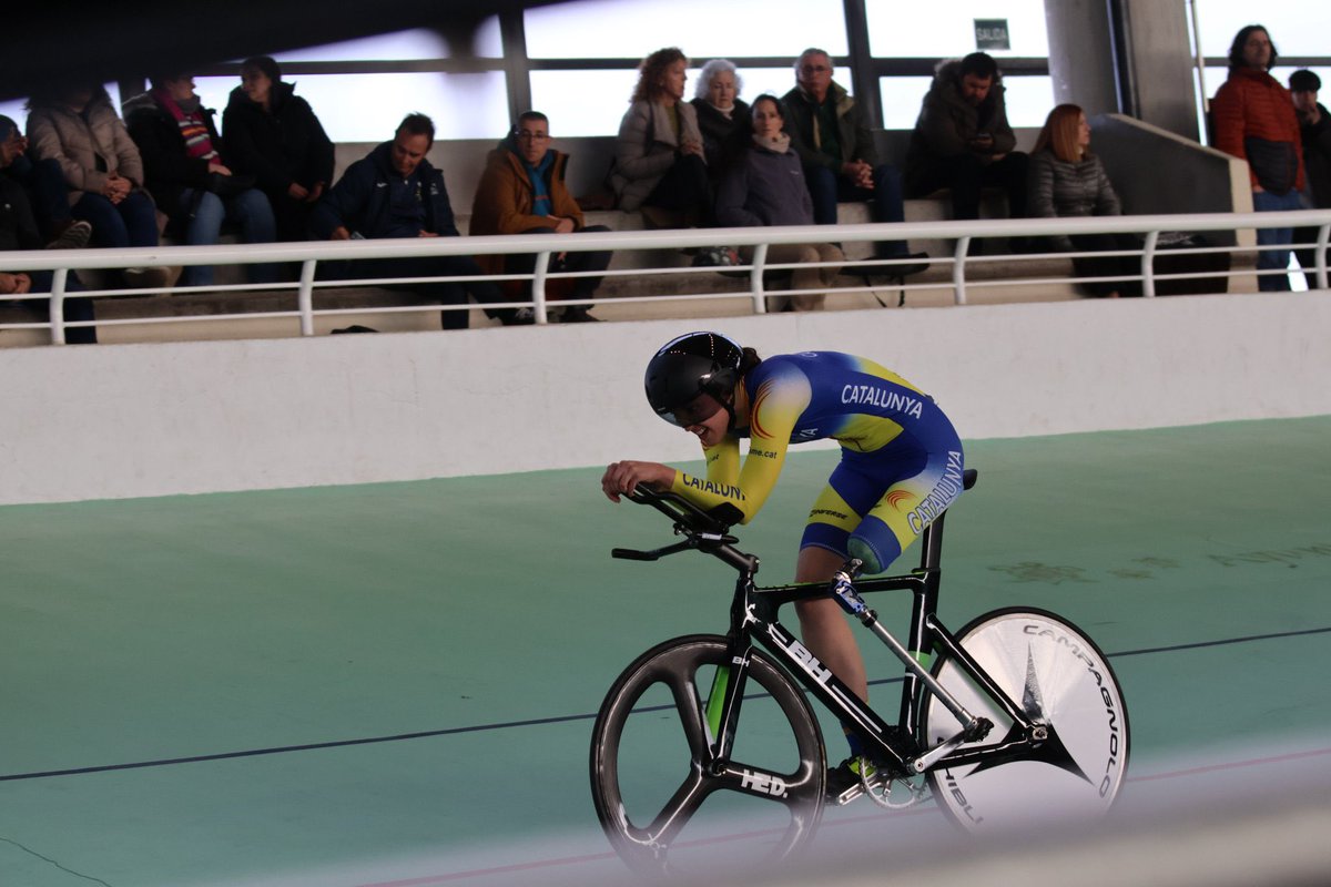 🏆 El tercer i últim dia de #CEPistaGalapagar24 comença amb noves medalles per a la selecció!

Juanjo Méndez aconsegueix la 🥈 en km CRI i Clàudia Grau es proclama campiona d’Espanya de 500m CRI!🥇

📸: @RFECiclismo