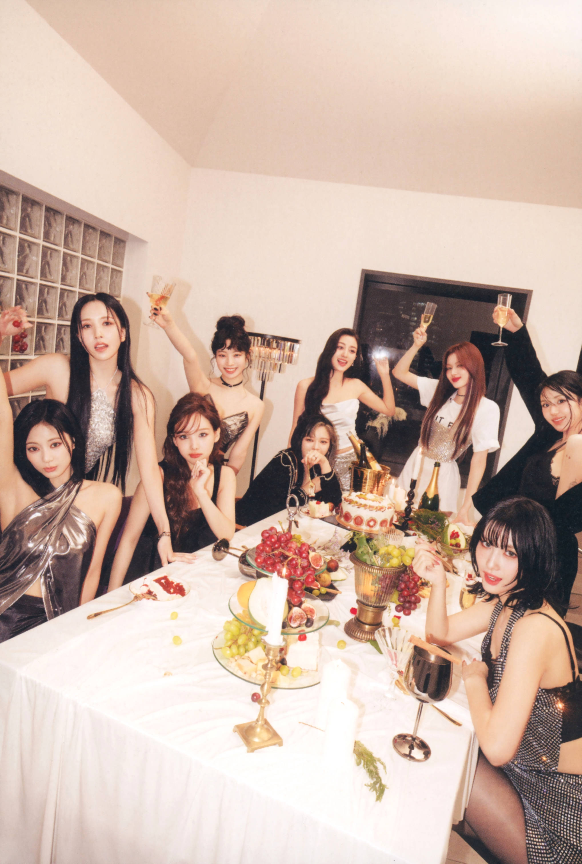 TWICEの写真集 商品詳細ページ | ONCE JAPAN OFFICIAL SHOP | TWICE ソロ写真集