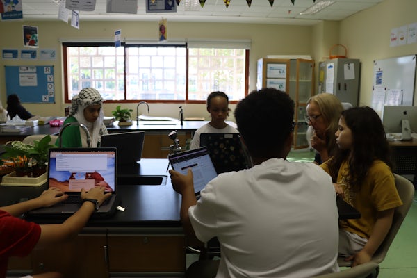 KAUST_News's tweet photo. #KAUST has partnered with @UNDP &amp; @FrontYoungMinds to launch "The #SDG Collection," a series of articles for kids to boost scientific and #SustainableDevelopment literacy that underscores the critical role of science in the Sustainable Development Goals.

https://t.co/hlefaWaLQ3 https://t.co/GMOEBKSDMG
