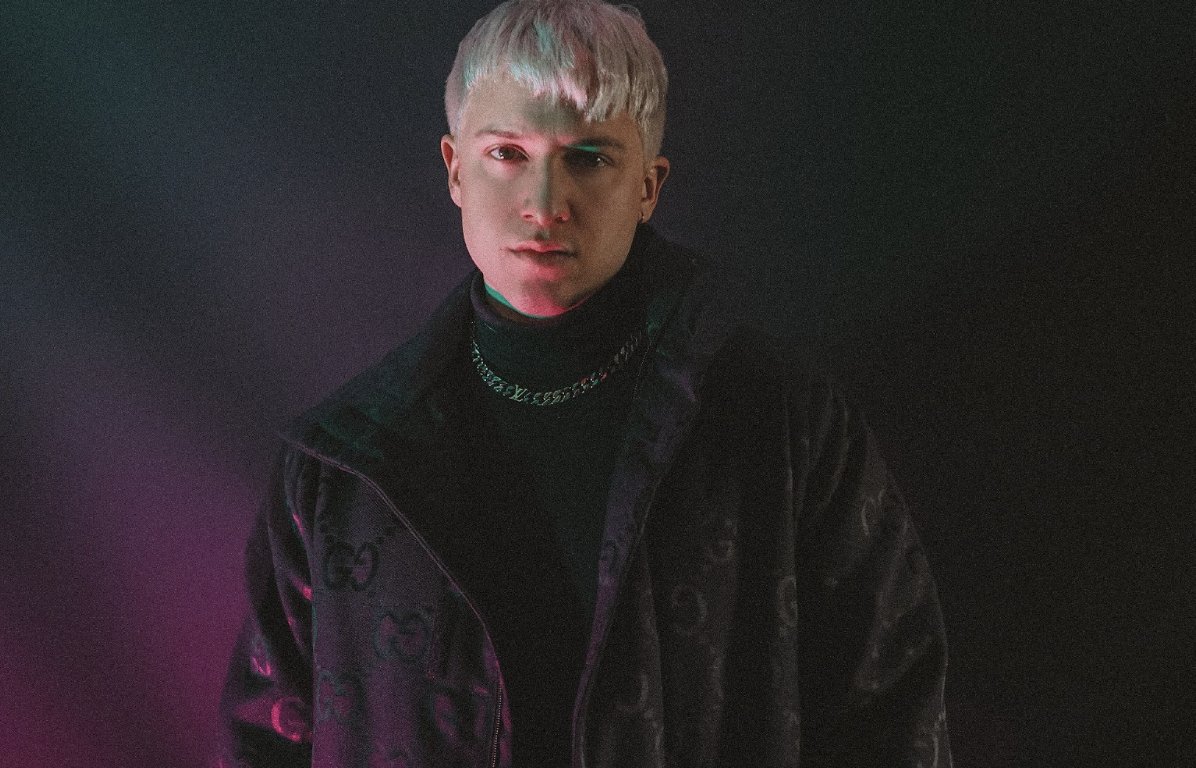 MusicNewModern's tweet photo. Rich Delinquent Returns With Simmering Emotronic ‘Here’s To Dystopia’ EP: Rich Delinquent has been making waves across the pop and electronic spectrum for some time now. He’s an elite artist, handling songwriting, vocals, and production on all of his… https://t.co/AFZYnf1iOa https://t.co/8JBI1xCuJf