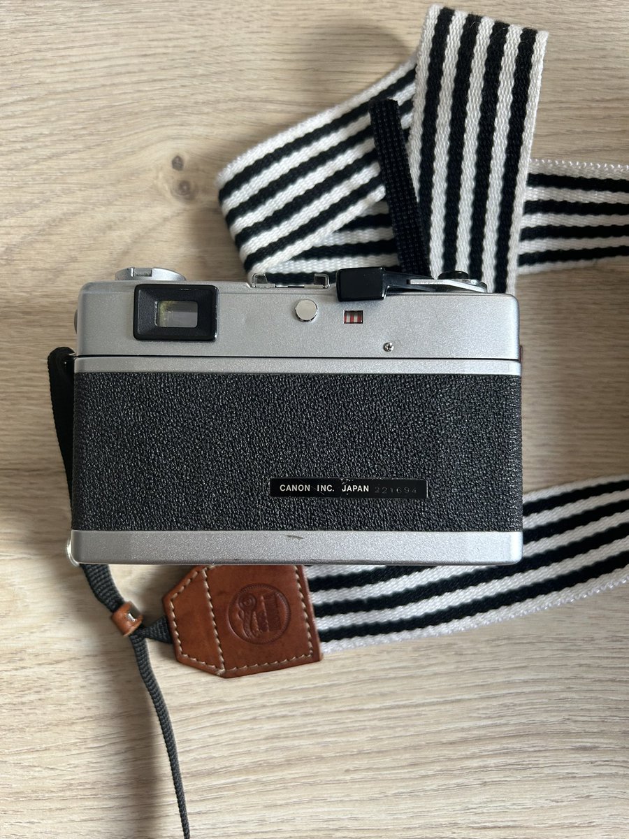 mxhpy's tweet photo. Used Rf Canon Canonet Ql17 Gll
เลนส์ 40mm. F/1.7 ถ่ายหน้าชัดหลังเบลอได้ ใช้งานได้ปกติ✅✅
2500 ลดได้งับ นัดรับเเถวเซนลาด🌷

#กล้องฟิล์ม #กล้องมือสอง #ขายกล้องฟิล์ม #กล้องฟิล์มมือสอง https://t.co/aoXBTRAF1M