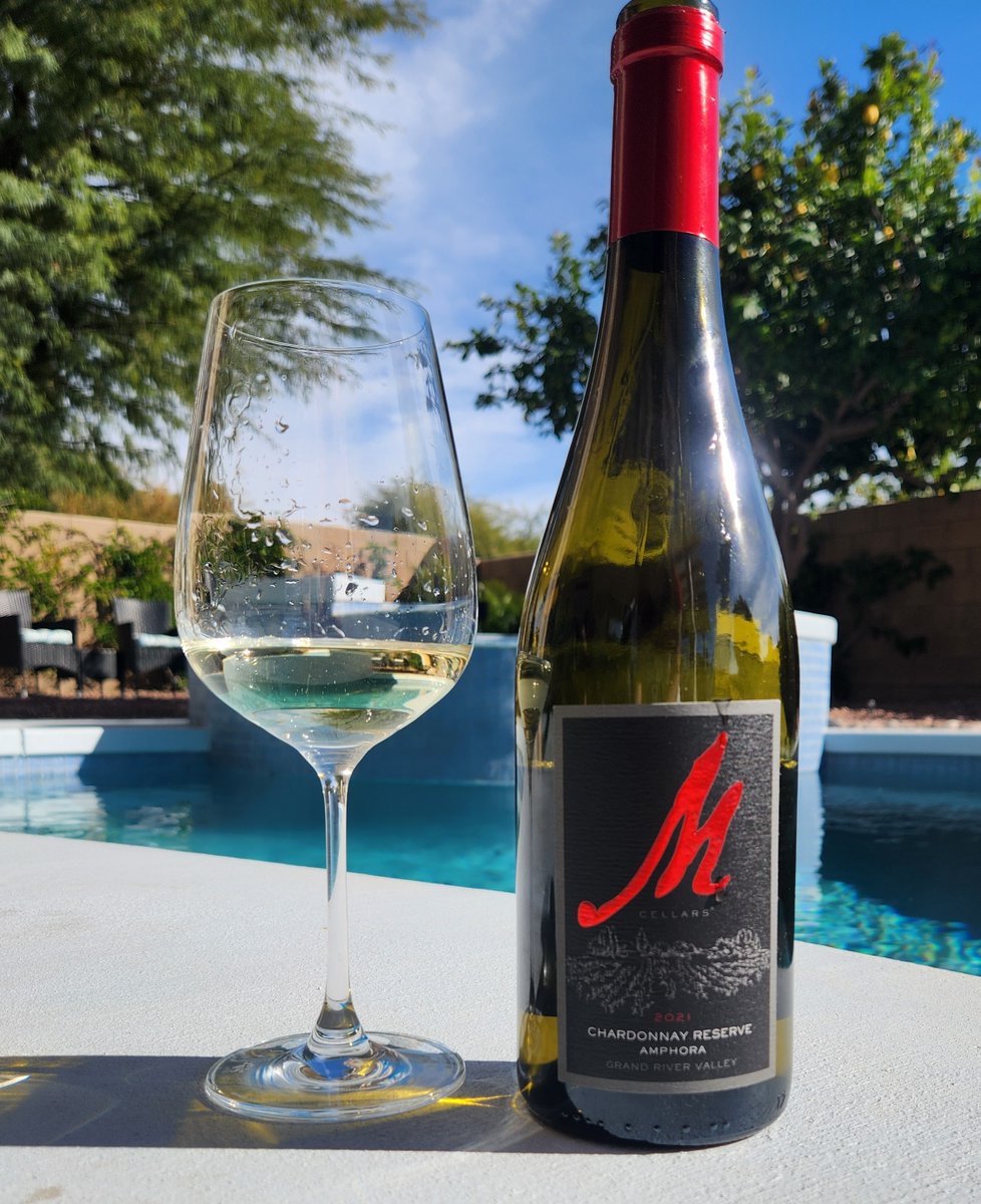Dreaming of summer days ahead but any day is a great day to enjoy M Cellars Chardonnay!🥂☀️

#mcellars #mcellarspairings #mcellarsvineyard #mcellarswine #mcellarswinery #mcellarsohio #ohiowineries #winetasting #ohiowine #grandrivervalleywineregion #grandrivervalley