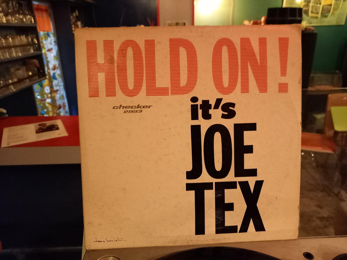 simtakura's tweet image. Soul Bar Cosmic Cafe
日曜日の夜だからのんだくれないとね
55歳最後の夜の営業です。
昨夜のたかおくんの60年代セットを聴いてたら、こんなのを聴きたくなりました。
明日も月曜日だけと、営業しますね
お待ちしております。
忙しくなりますように
#Soul  #Funk #ALTEC #SoulBar #アナログ盤