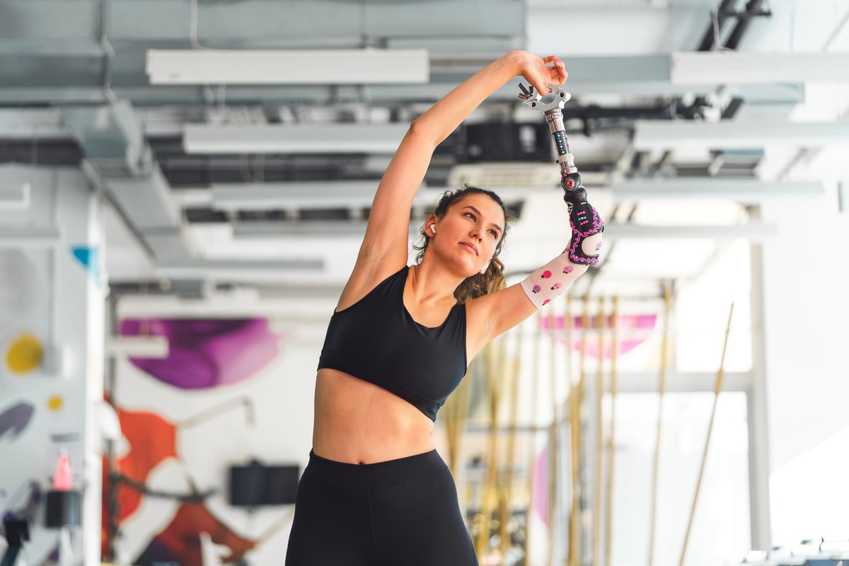 ERC_Research's tweet image. A new &apos;artificial skin&apos; prototype is on the go! @anna_coclite from @tugraz has developed a smart skin material - which closely resembles human skin - simultaneously sensing pressure, moisture and temperature and converting them into electronic signals. 
👉 bit.ly/48oEefA