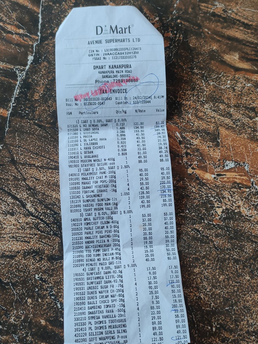 KVDHANUSH5's tweet image. #DMART frauds/cheating beware people. As per display it's buy one get one but as per bill they have charged full price . New way of cheating the people grt way of making money by #DMAR#Radhakishan Damani.