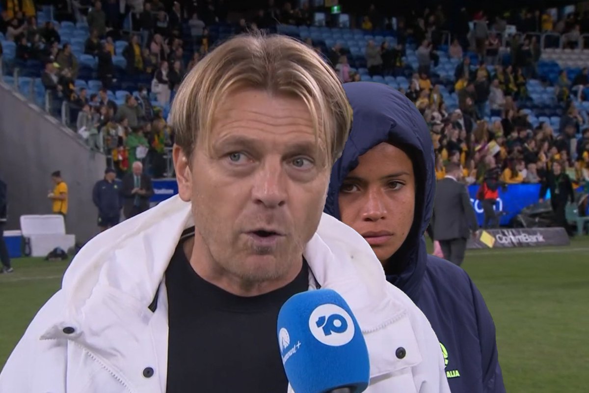 When the squad disagrees with the team sheet and I'm trying to give a tunnel interview.

#UZBvAUS #Matildas #FM24