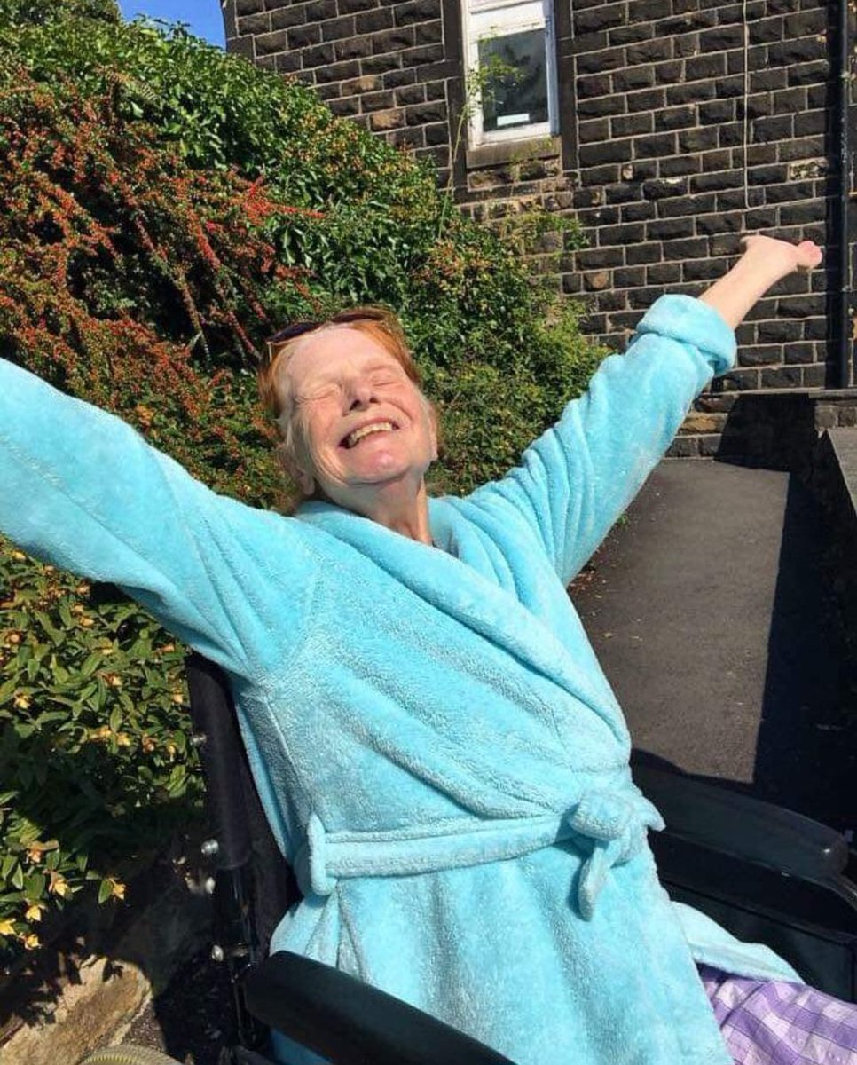 Ellie Knott tweet media