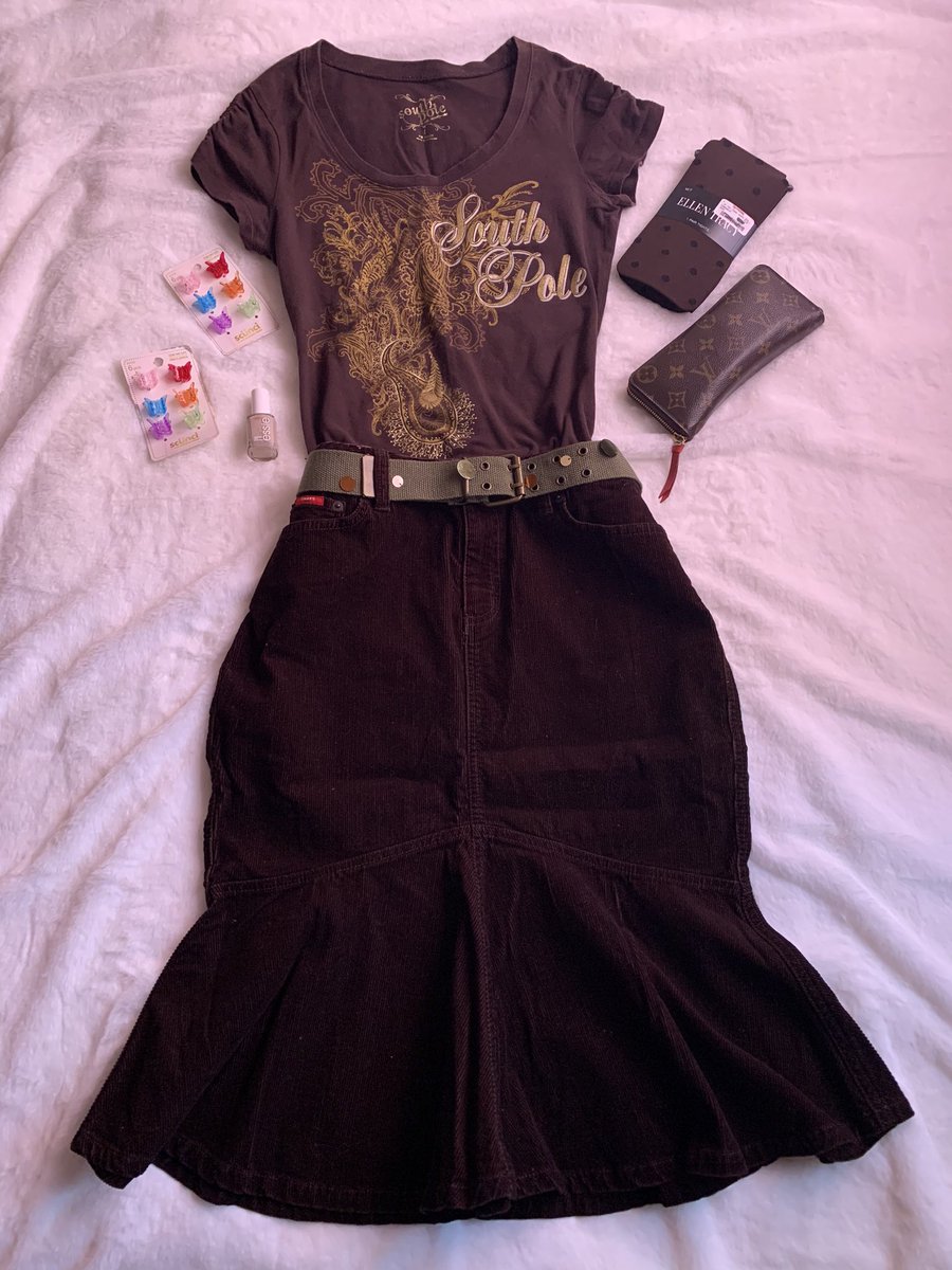 ✨Today’s thrifted outfit Inspo:Y2K 👝

#OutfitInspiration #OutfitInspo #OOTD #OutfitoftheDay #styleinspo #Thriftedfashion #Thriftedoutfit #thriftedstyle #Secondhandfashion #Secondhandstyle #Styleinspiration #Thrifty #Thrifting #secondhand #SouthPole #Y2K #Y2Kstyle #brown