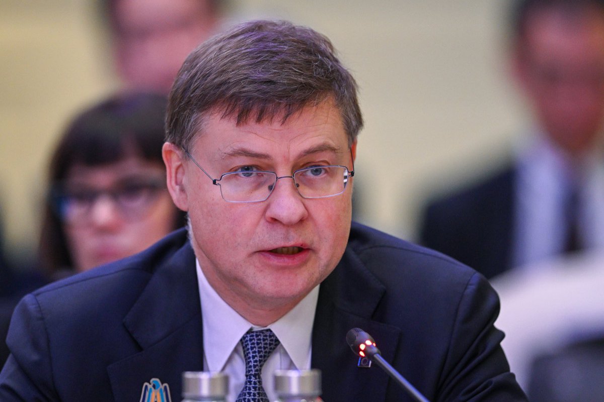 VDombrovskis tweet picture