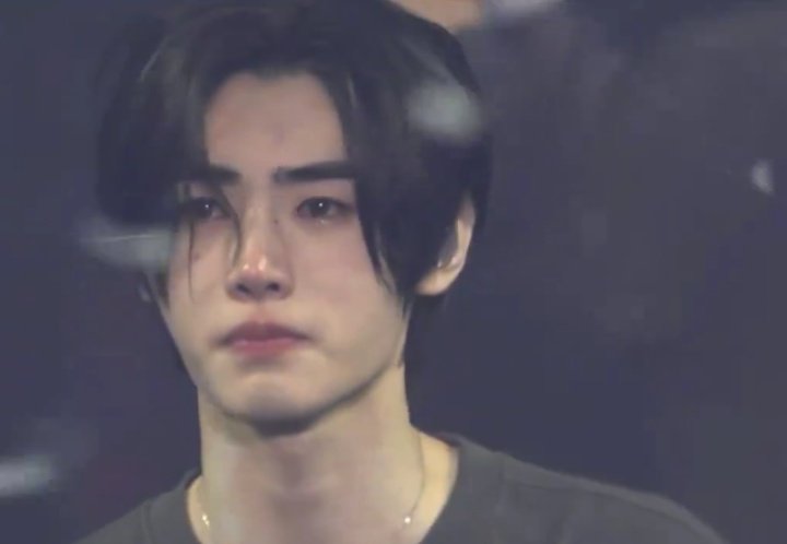 ilauvni_ki's tweet image. sunghoon's love for engenes is so deep. Let's give back the love that hoon gives us, he deserved to be loved, he deserved everything. I hope world will be more kinder to him :(  we love you so much park sunghoon 😢❤️