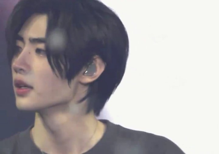 ilauvni_ki's tweet image. sunghoon's love for engenes is so deep. Let's give back the love that hoon gives us, he deserved to be loved, he deserved everything. I hope world will be more kinder to him :(  we love you so much park sunghoon 😢❤️