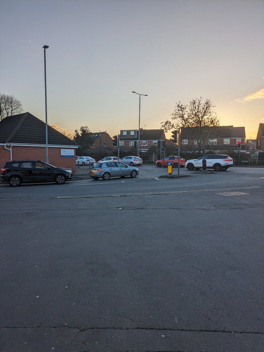 @CadentGasLtd, @LongEatonLife as usual, completely taking the piss out of the public in L.E/Chilwell. This was 5pm Sat pm,approx 1km tailback. Sunday am, lights stuck on red, impossible to get out of Attenborough. Unacceptable. The public's patience with you has expired.Sort it.