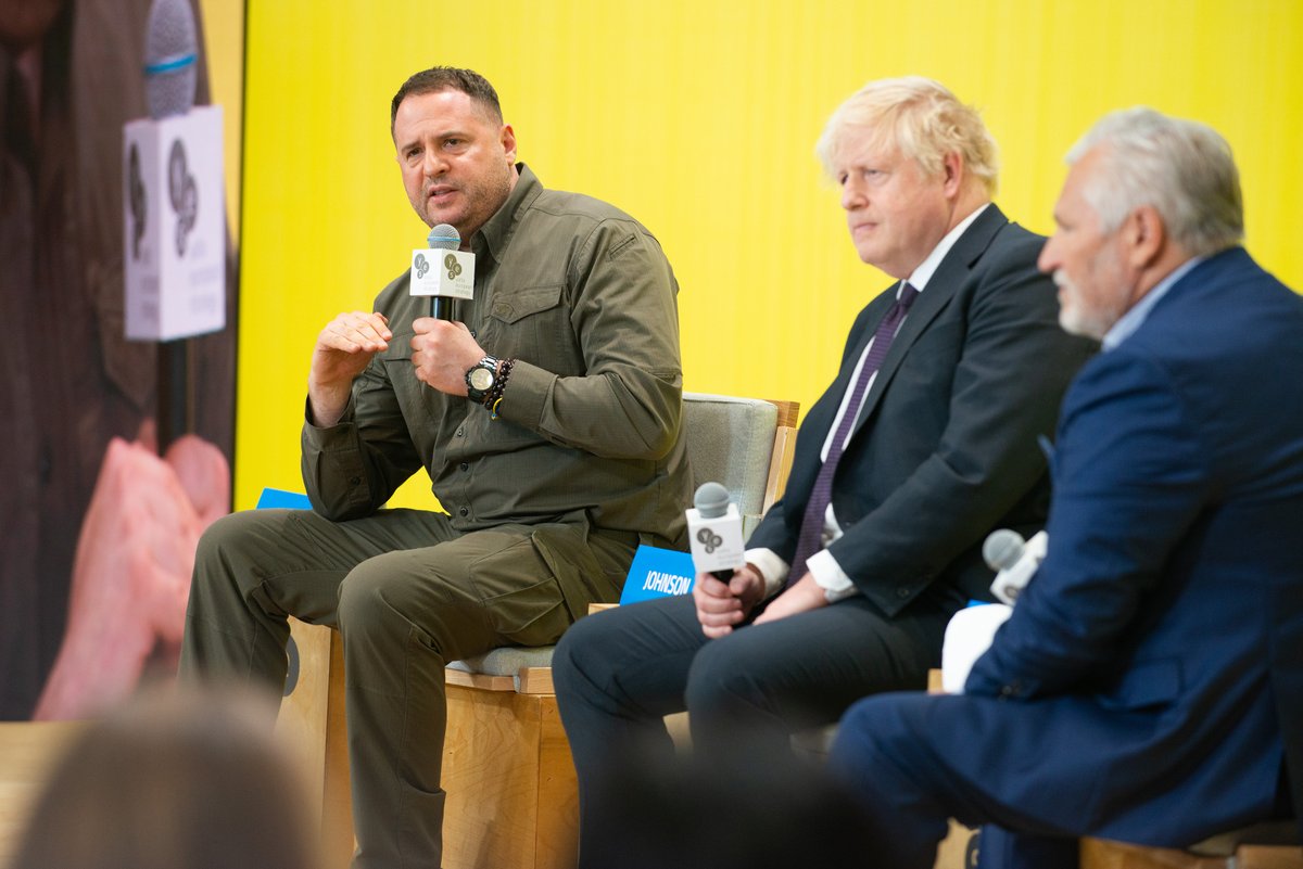 In a panel discussion during the YES meeting in Kyiv on the occasion of the second anniversary of Ukraine’s resistance to the full-scale invasion of Russia hosted by @KwaniewskiOlek, @BorisJohnson, @AndriyYermak discussed what Ukraine needs to win, and what changes need to be…