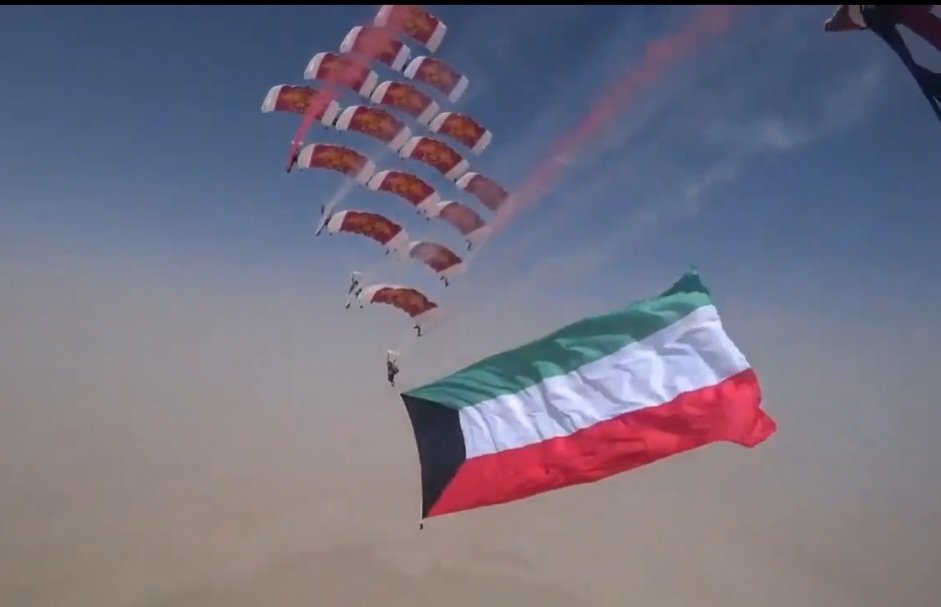 إنها الخز الموشى بالذهب..
و غيث كان غيما فانسكب..🇰🇼💙
.
.
عاد عيدج يا الكويت الغاليه على قلب كل قطري🇰🇼🫶🇶🇦
#العيد_الوطني_الكويتي