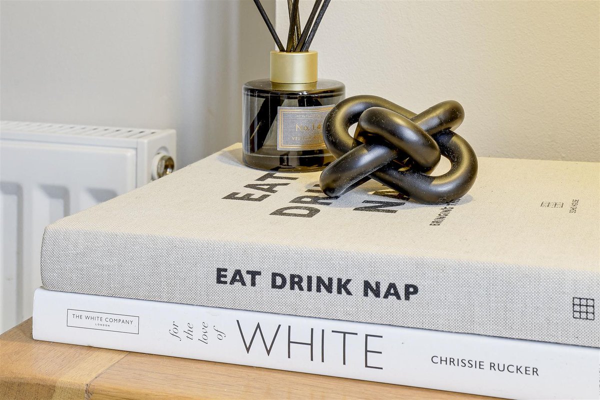 holden_copley's tweet image. It's all about the little decorative details for me! 🌟 Home decor steals my heart every time. What about you? Share your favorite home decor finds!

📍Newton Close, Lowdham

#HoldenCopley #HomeDecor#LittleDetails #HomeSweetHome #FeatureFireplace #JoMalone