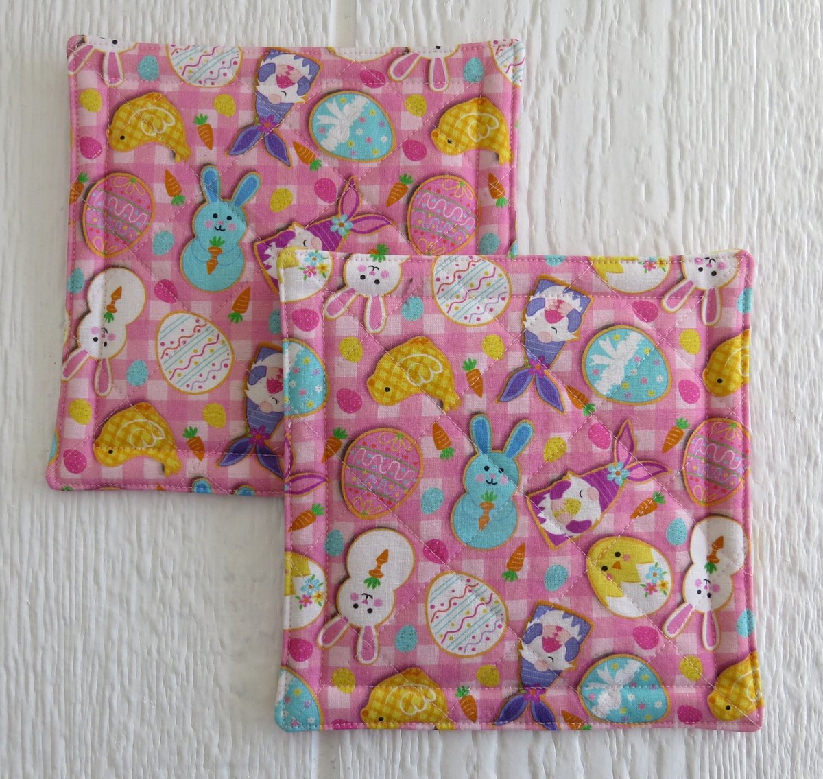 Just listed in my Ebay store buff.ly/3vJdU1S 
Easter Eggs on Pink Gingham Checked Background Quilted Potholders 7x7 - Set of 2