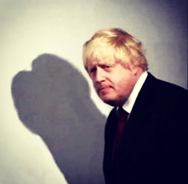 Alors maire de Londres, Boris a donné 100 K£ à Jennifer Arcuri, sa maîtresse vivant aux US; argent 
destiné aux entreprises britanniques.  Johnson devrait être condamné pour ça, pour le Partygate et les frais de justice de 285 K£  payés par les contribuables.  

#BorisIsALiar