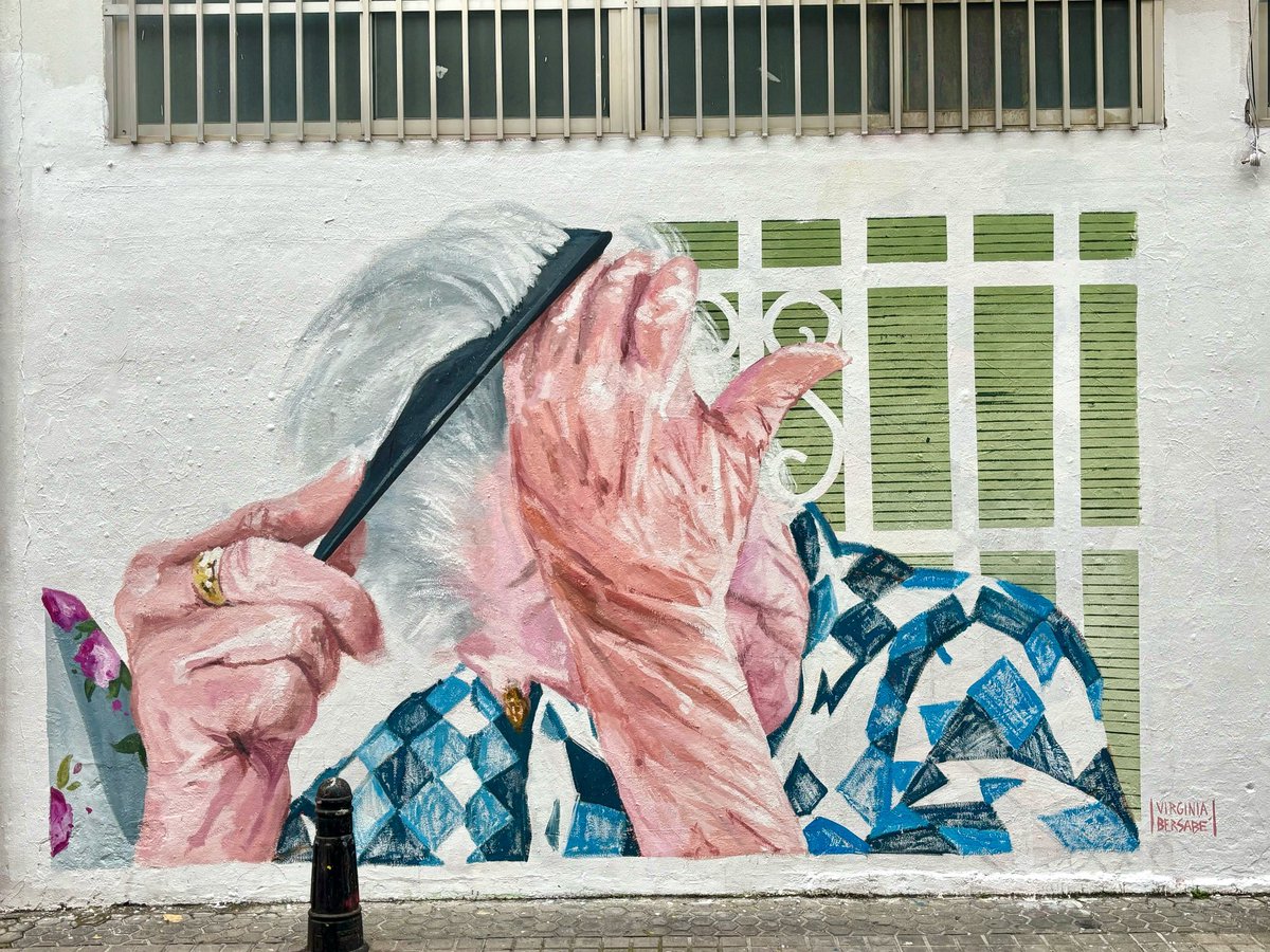 El mural que nos ha regalado Virginia Bersabé en la calle Sol. Como escribió Anna Freixas, “déjame ser vieja, orgullosamente vieja”.